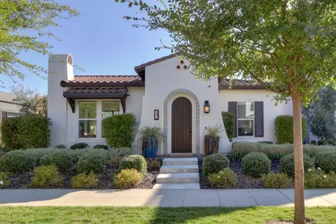 2382 5th Ave, Sacramento, CA 95818