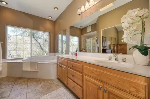 Bath - 2000 Mattie Ct, Placerville, CA 95667 photo 1 of 2