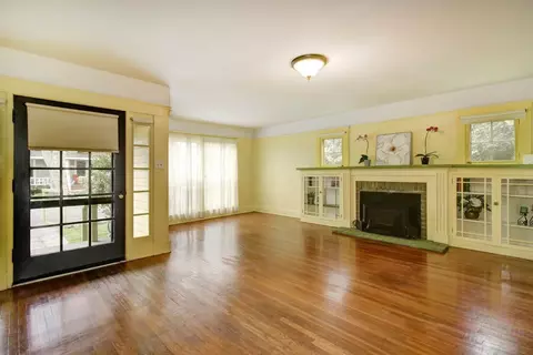 Living - 1235 Dixie Ln, Walnut Grove, CA 95690 photo 4 of 6