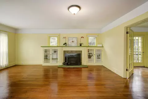 Living - 1235 Dixie Ln, Walnut Grove, CA 95690 photo 2 of 6