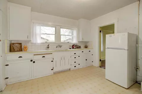 Kitchen - 1235 Dixie Ln, Walnut Grove, CA 95690 photo 3 of 5