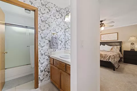Bath - 426 Cork Oak Way, Lodi, CA 95242 photo 5 of 6