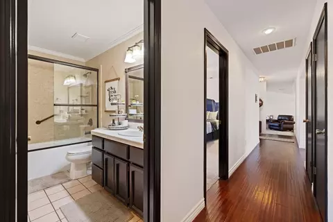Bath - 426 Cork Oak Way, Lodi, CA 95242 photo 3 of 6