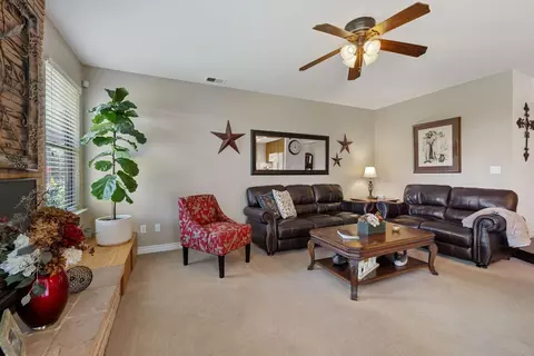 Living - 426 Cork Oak Way, Lodi, CA 95242 photo 6 of 7