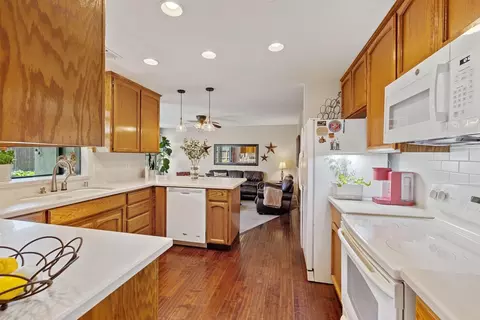 Kitchen - 426 Cork Oak Way, Lodi, CA 95242 photo 2 of 5