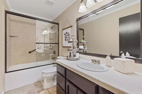 Bath - 426 Cork Oak Way, Lodi, CA 95242 photo 2 of 6