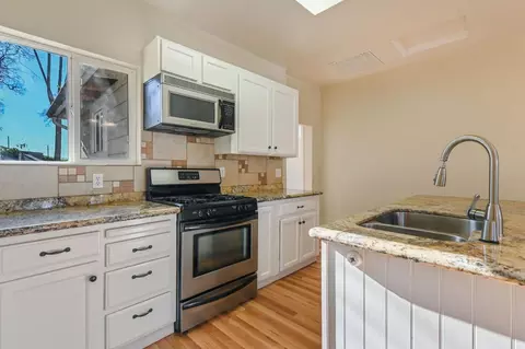 Kitchen - 121 Center St, Jackson, CA 95642 photo 3 of 8