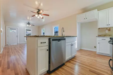 Kitchen - 121 Center St, Jackson, CA 95642 photo 4 of 8