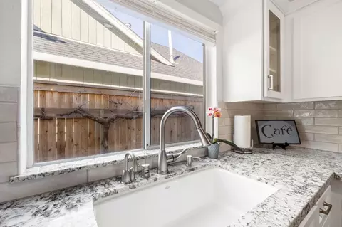 Kitchen - 8105 Otium Way, Antelope, CA 95843 photo 5 of 5