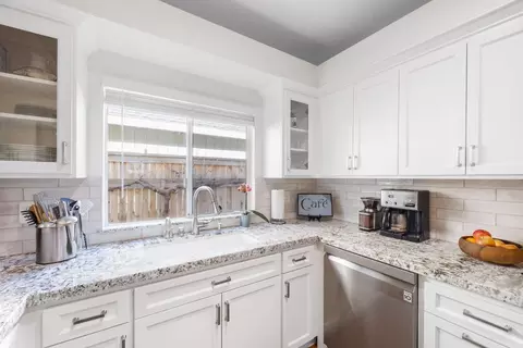 Kitchen - 8105 Otium Way, Antelope, CA 95843 photo 3 of 5