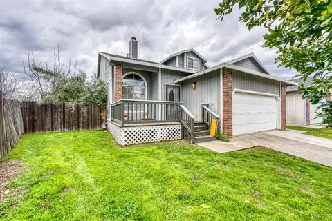 121 Creekside Cir, Sacramento, CA 95823