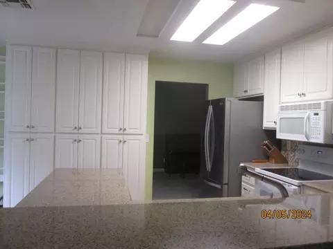 Kitchen - 245 N Daubenberger Rd, Turlock, CA 95380 photo 5 of 6