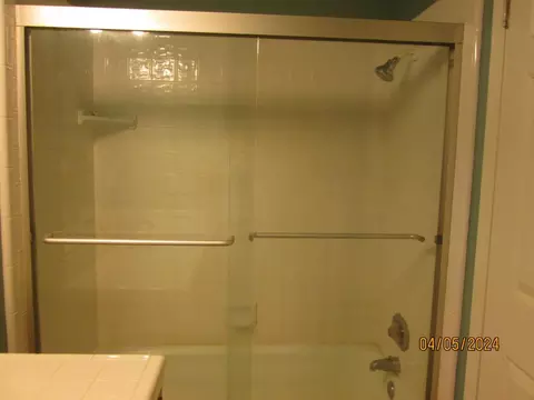 Bath - 245 N Daubenberger Rd, Turlock, CA 95380 photo 5 of 5