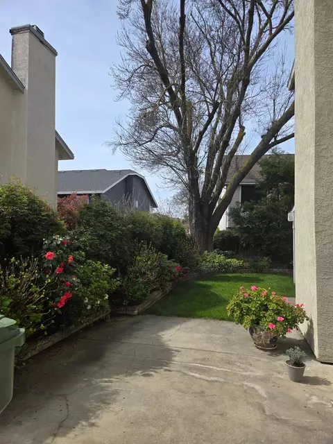 Exterior - 245 N Daubenberger Rd, Turlock, CA 95380 photo 12 of 13