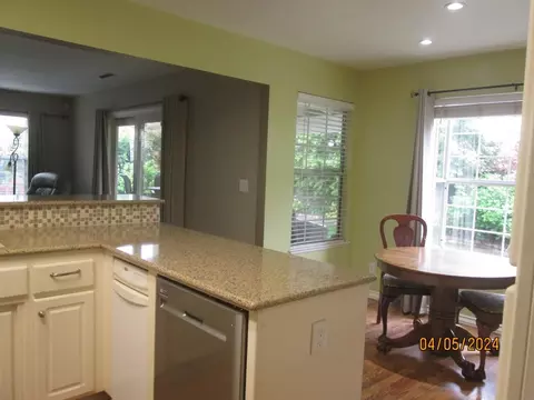 Kitchen - 245 N Daubenberger Rd, Turlock, CA 95380 photo 4 of 6