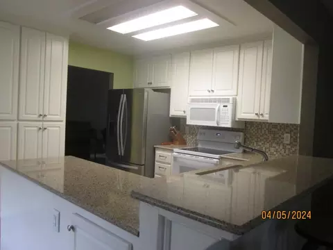 Kitchen - 245 N Daubenberger Rd, Turlock, CA 95380 photo 3 of 6