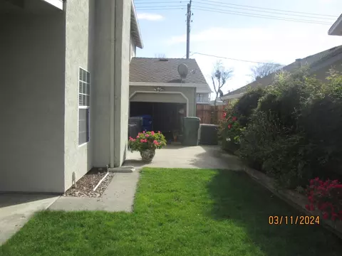 Exterior - 245 N Daubenberger Rd, Turlock, CA 95380 photo 4 of 13