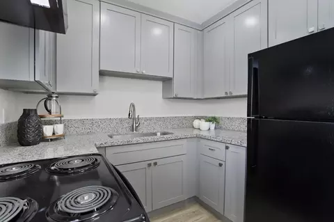 Kitchen - 911 H St, Lathrop, CA 95330 photo 7 of 14