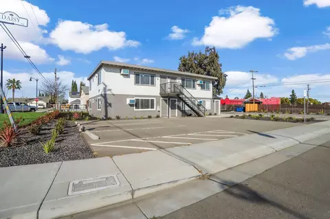 Exterior - 911 H St, Lathrop, CA 95330 photo 3 of 5