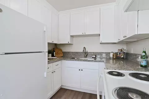 Kitchen - 911 H St, Lathrop, CA 95330 photo 11 of 14