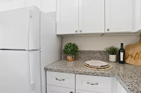 Kitchen - 911 H St, Lathrop, CA 95330 photo 13 of 14