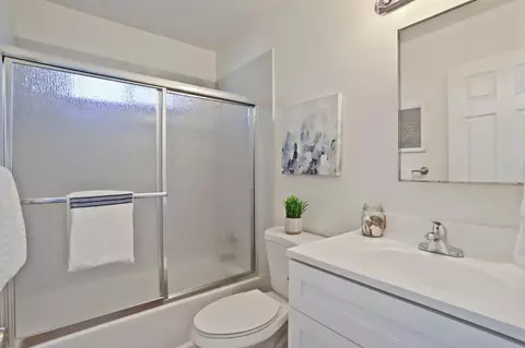 Bath - 911 H St, Lathrop, CA 95330 photo 3 of 3