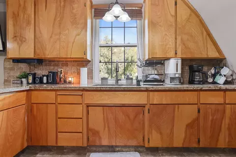 Kitchen - 3901 S Mitchell Rd, Turlock, CA 95380 photo 11 of 12