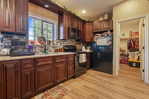 Kitchen - 3901 S Mitchell Rd, Turlock, CA 95380 photo 6 of 12