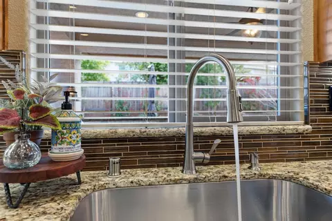 Kitchen - 1002 Georgetown Way, Rocklin, CA 95765 photo 7 of 9