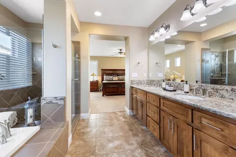 Bath - 1002 Georgetown Way, Rocklin, CA 95765 photo 2 of 4