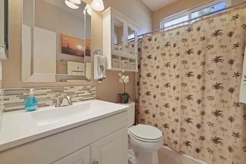 Bath - 4381 Crowell Rd, Turlock, CA 95382 photo 2 of 4