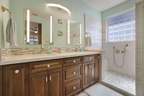 Bath - 4381 Crowell Rd, Turlock, CA 95382 photo 3 of 4
