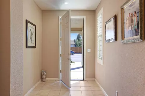 Entry Way - 4381 Crowell Rd, Turlock, CA 95382 photo 1 of 4
