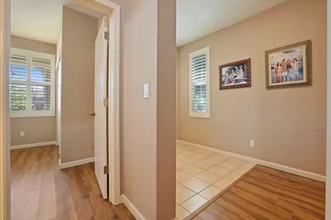 Entry Way - 4381 Crowell Rd, Turlock, CA 95382 photo 3 of 4