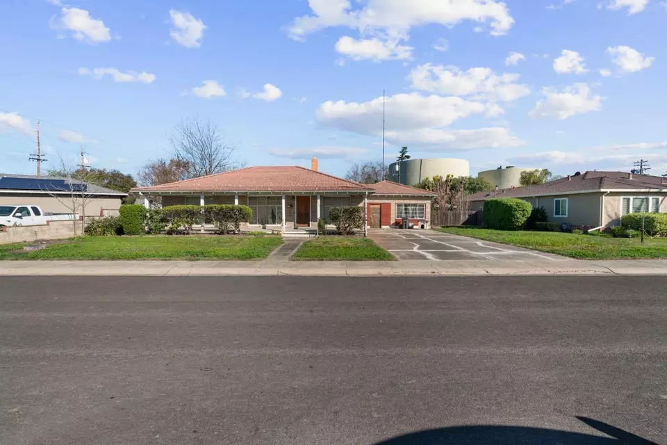 2557 W Mendocino Ave, Stockton, CA 95204 22 Photos Movoto