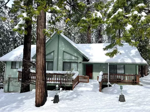 977 Meadow Dr, Arnold, CA 95223 photo 2