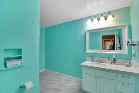 Bath - 10100 Larkin Rd, Live Oak, CA 95953 photo 2 of 3