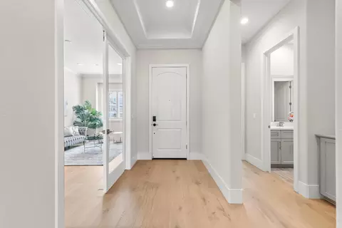 Entry Way - 2941 Ashton St, Lodi, CA 95242 photo 4 of 25