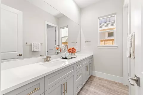 Bath - 2941 Ashton St, Lodi, CA 95242 photo 1 of 6