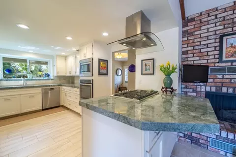 948 Mills Ave, Modesto, CA 95350 photo 2