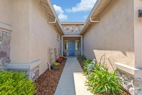 Exterior - 1070 Dimaggio Way, Galt, CA 95632 photo 4 of 13