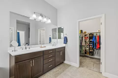 Bath - 1070 Dimaggio Way, Galt, CA 95632 photo 4 of 8