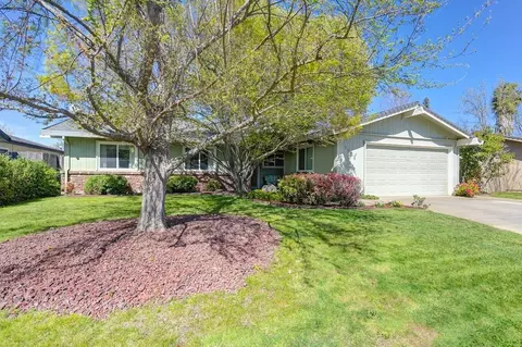 9586 Polhemus Dr, Elk Grove, CA 95624
