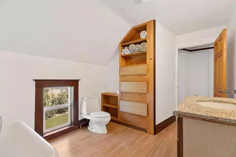 Bath - 5909 E Armstrong Rd, Lodi, CA 95240 photo 6 of 9