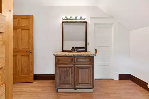 Bath - 5909 E Armstrong Rd, Lodi, CA 95240 photo 7 of 9