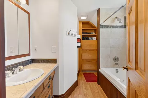 Bath - 5909 E Armstrong Rd, Lodi, CA 95240 photo 2 of 9