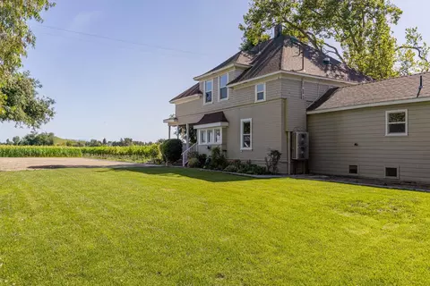 Exterior - 5909 E Armstrong Rd, Lodi, CA 95240 photo 7 of 18