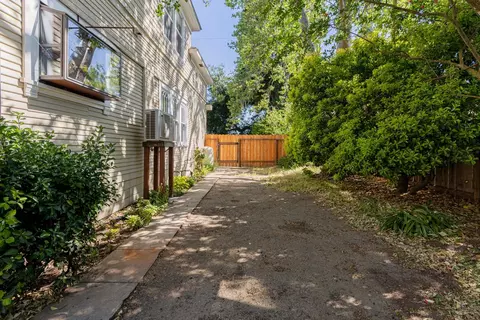 Exterior - 5909 E Armstrong Rd, Lodi, CA 95240 photo 16 of 18