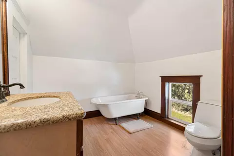 Bath - 5909 E Armstrong Rd, Lodi, CA 95240 photo 5 of 9