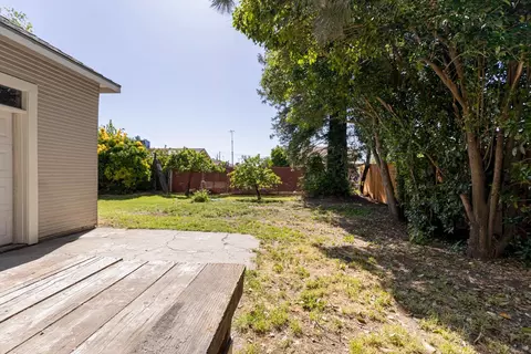 Exterior - 5909 E Armstrong Rd, Lodi, CA 95240 photo 12 of 18
